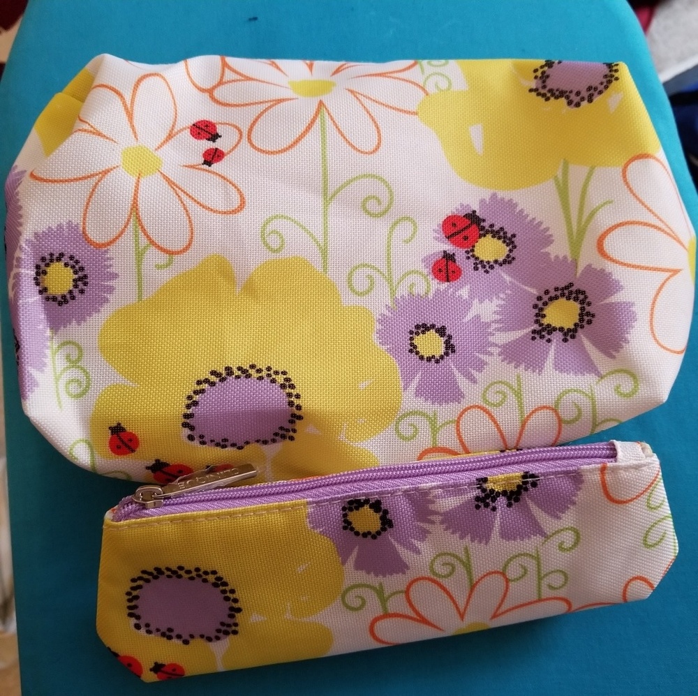 💎 2 Cosmetic bags new without tags.